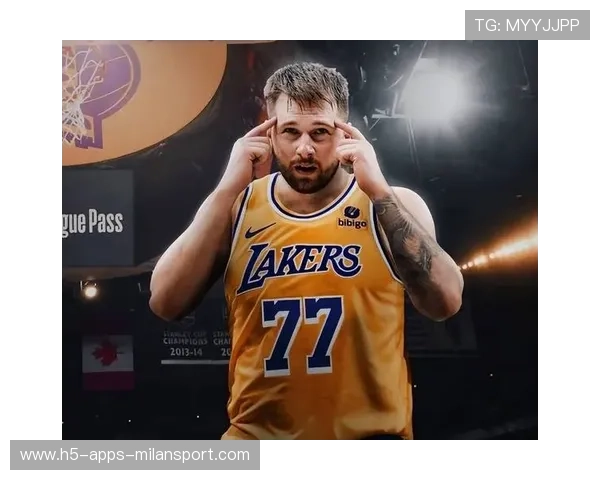 东契奇再创赛季神迹,湖人客场碾压雄鹿成焦点