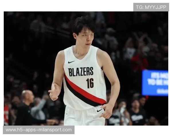 开拓者险胜掘金 杨瀚森没获得登场机会，杨瀚森篮球