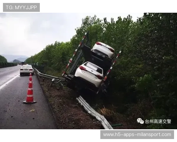 赛车刹车失灵冲出护栏