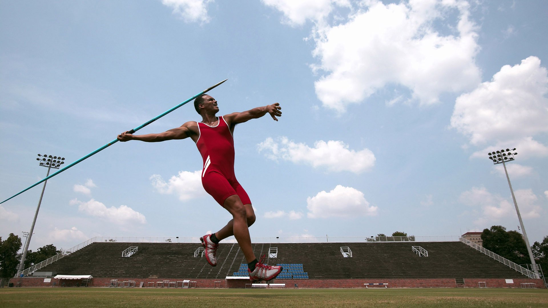篮球运动员专项体能训练周期设计，篮球专项体能的训练方法及个人锻炼目标
